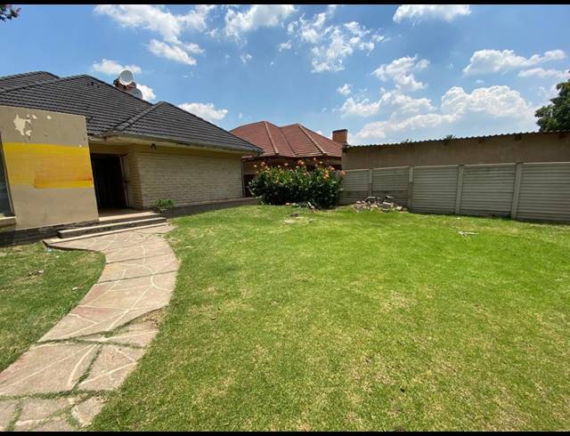 20 BEDROOM HOUSE FOR SALE IN VEREENIGING CENTRAL